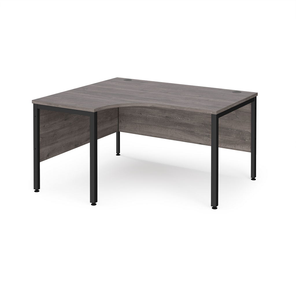 Picture of Maestro 25 left hand ergonomic desk 1400mm wide - black bench leg frame, grey oak top