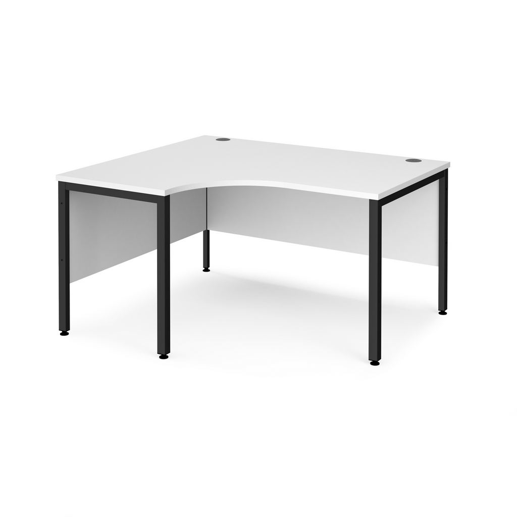 Picture of Maestro 25 left hand ergonomic desk 1400mm wide - black bench leg frame, white top