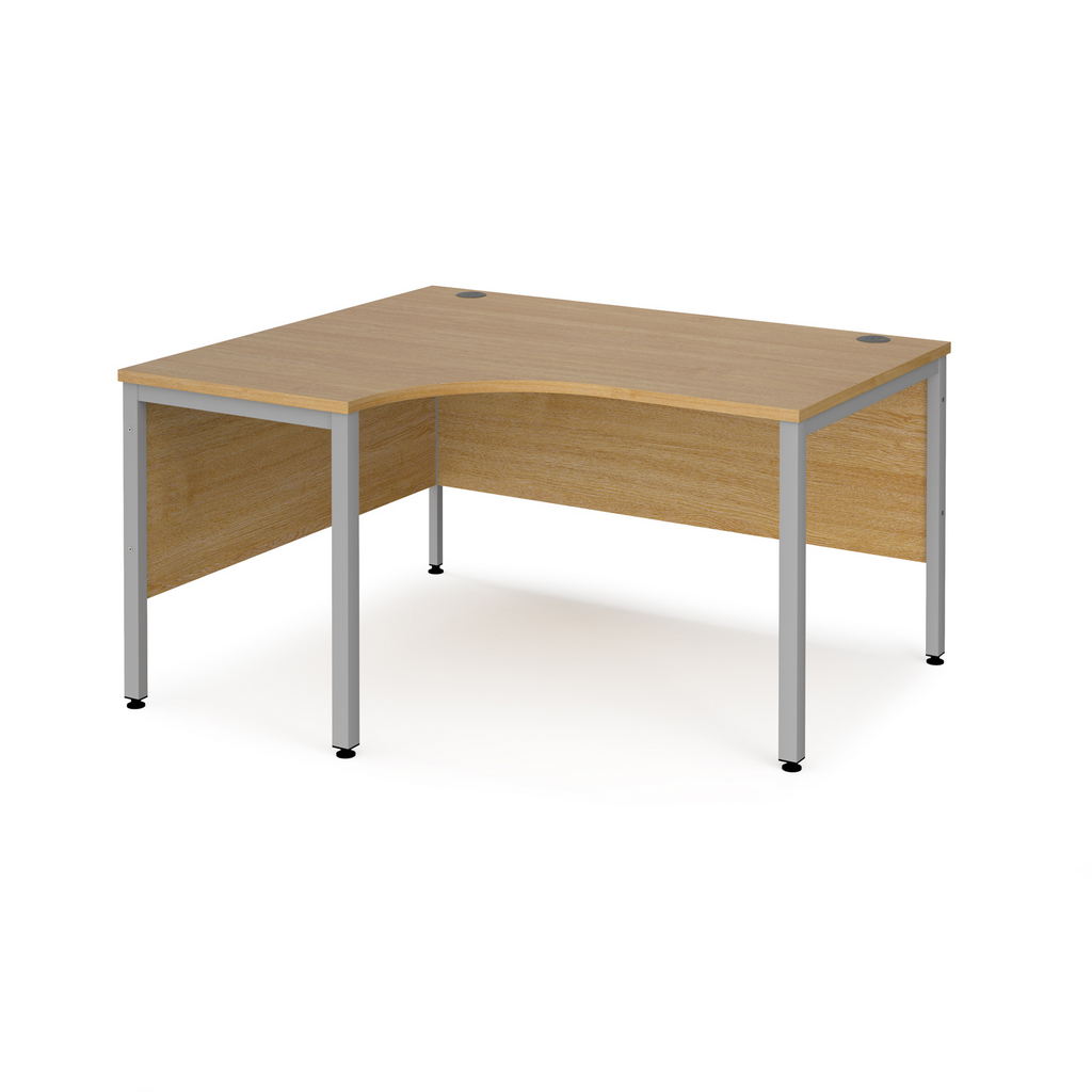 Picture of Maestro 25 left hand ergonomic desk 1400mm wide - silver bench leg frame, oak top