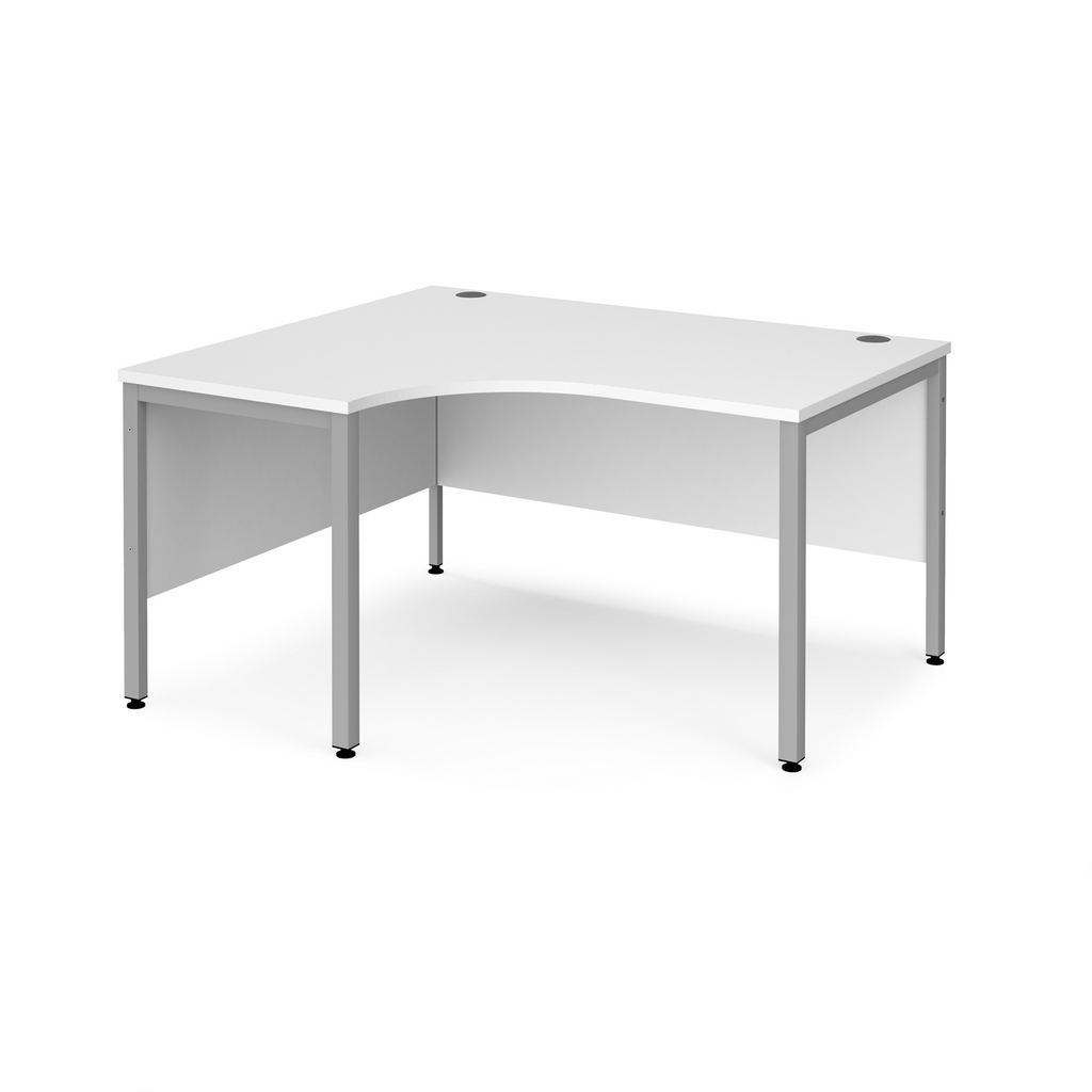 Picture of Maestro 25 left hand ergonomic desk 1400mm wide - silver bench leg frame, white top