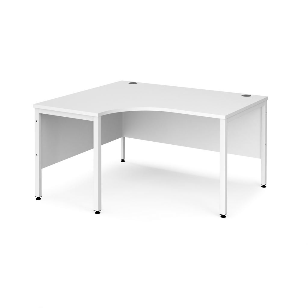 Picture of Maestro 25 left hand ergonomic desk 1400mm wide - white bench leg frame, white top