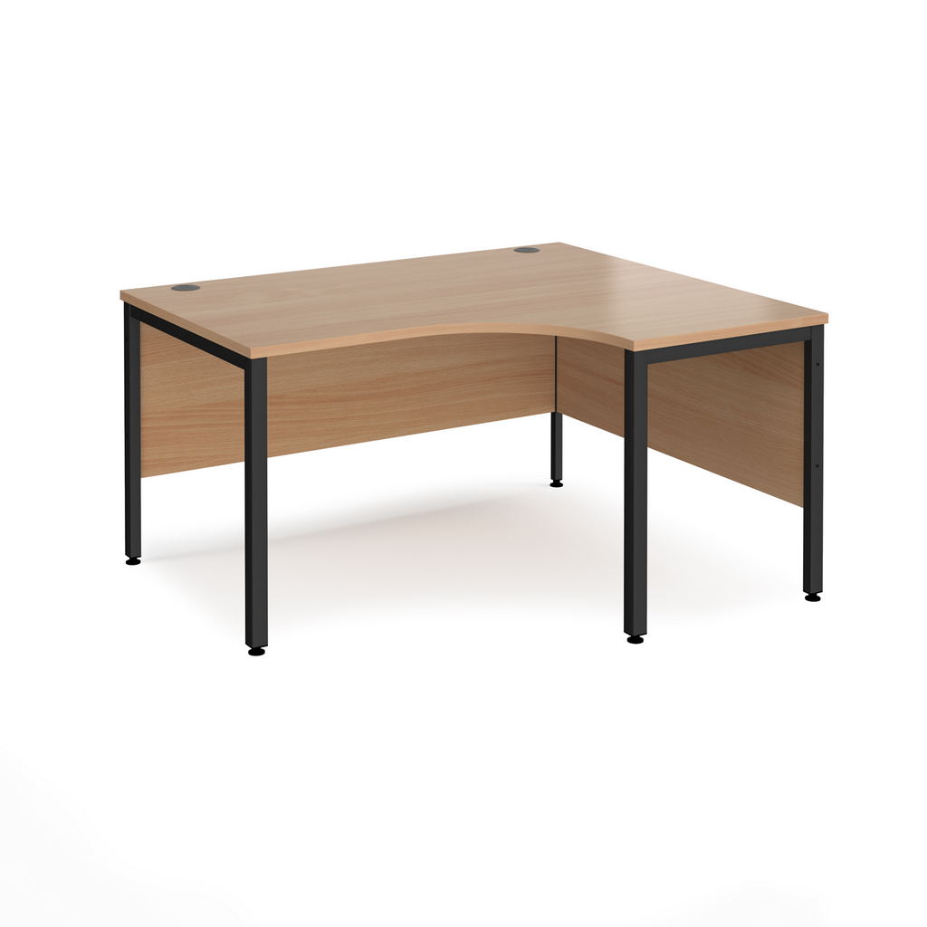 Picture of Maestro 25 right hand ergonomic desk 1400mm wide - black bench leg frame, beech top