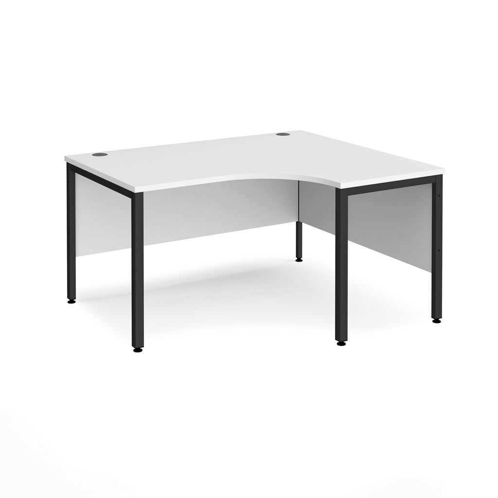 Picture of Maestro 25 right hand ergonomic desk 1400mm wide - black bench leg frame, white top