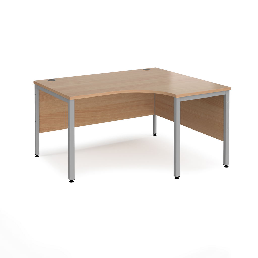 Picture of Maestro 25 right hand ergonomic desk 1400mm wide - silver bench leg frame, beech top