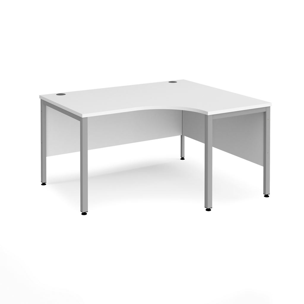 Picture of Maestro 25 right hand ergonomic desk 1400mm wide - silver bench leg frame, white top