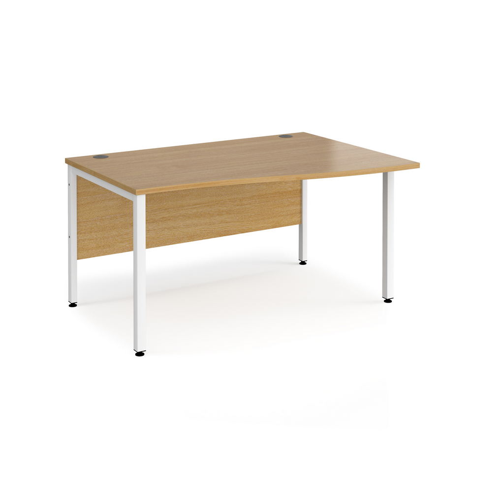 Picture of Maestro 25 right hand wave desk 1400mm wide - white bench leg frame, oak top