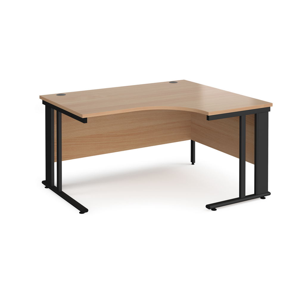 Picture of Maestro 25 right hand ergonomic desk 1400mm wide - black cable managed leg frame, beech top