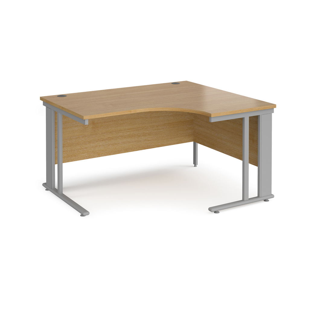 Picture of Maestro 25 right hand ergonomic desk 1400mm wide - silver cable managed leg frame, oak top