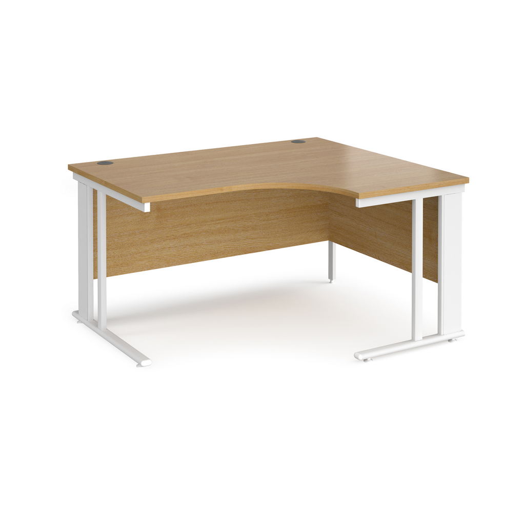 Picture of Maestro 25 right hand ergonomic desk 1400mm wide - white cable managed leg frame, oak top