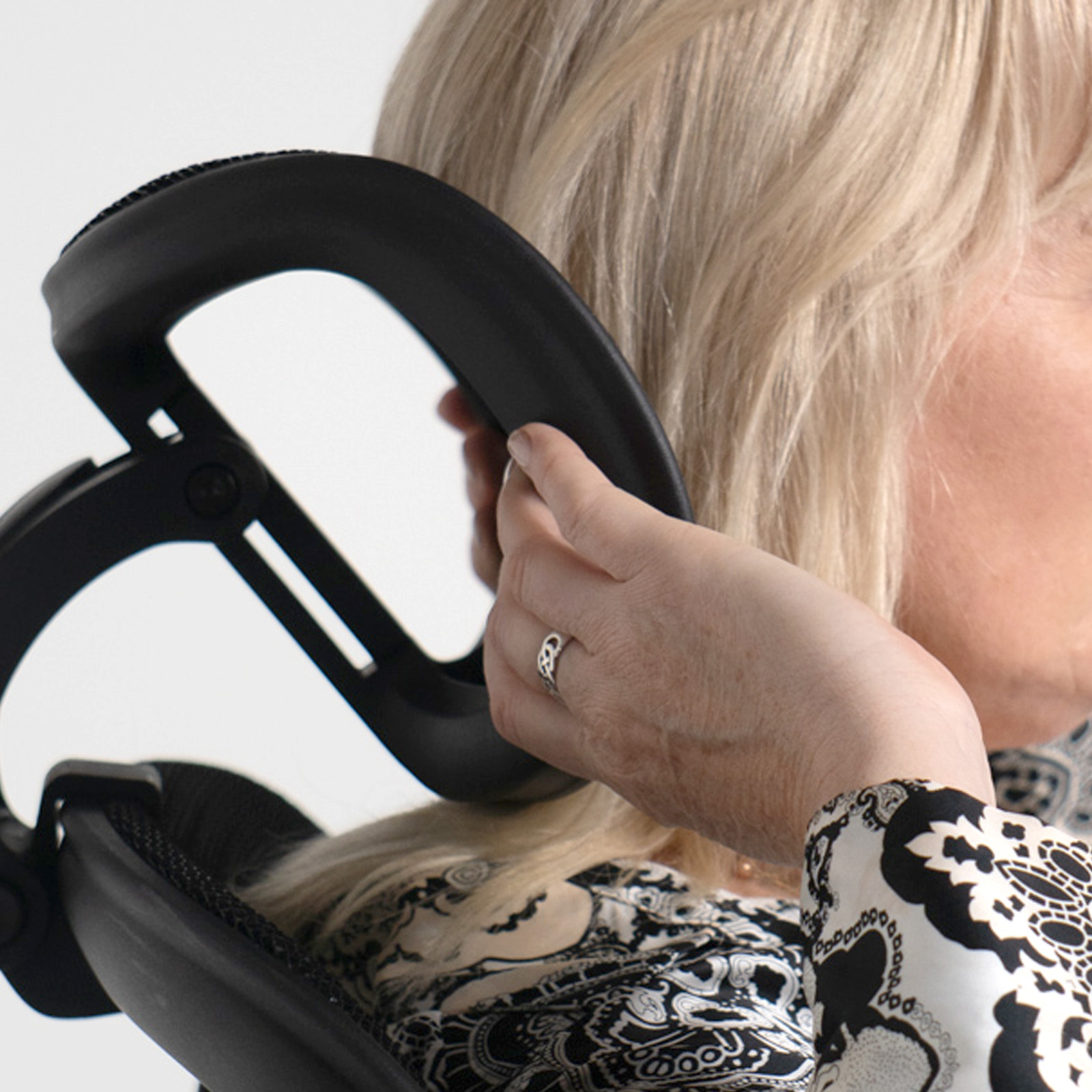 Picture of Poise mesh executive chair with headrest, footrest & adjustable arms