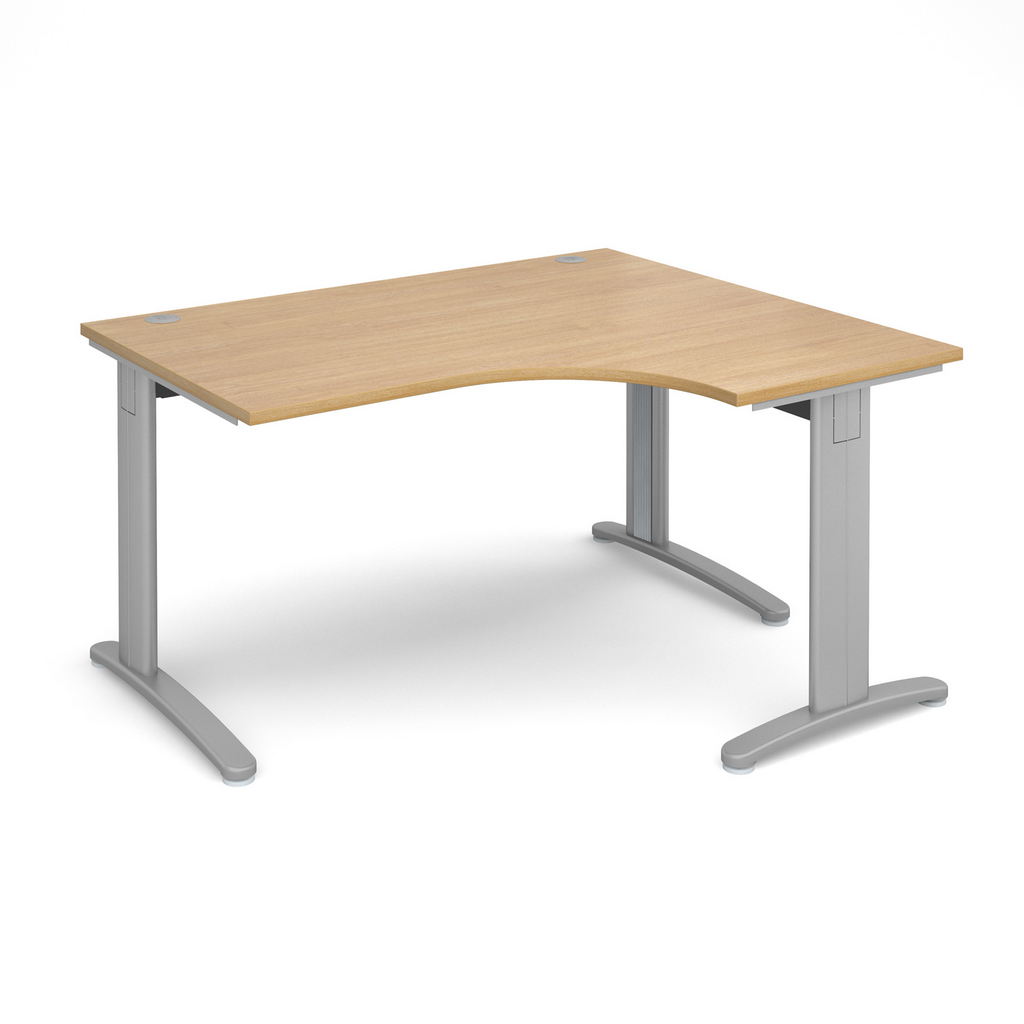 Picture of TR10 deluxe right hand ergonomic desk 1400mm - silver frame, oak top