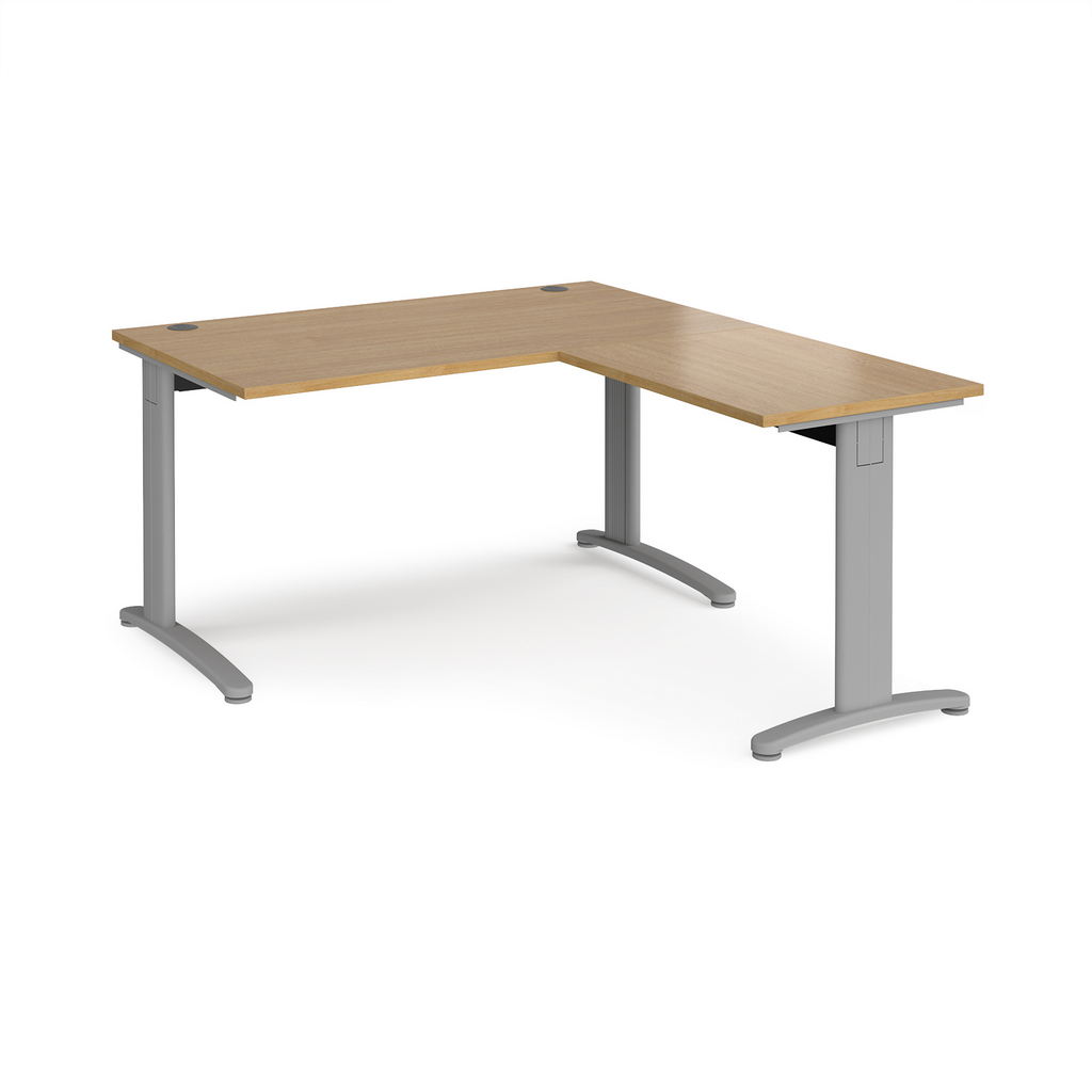 Picture of TR10 desk 1400mm x 800mm with 800mm return desk - silver frame, oak top