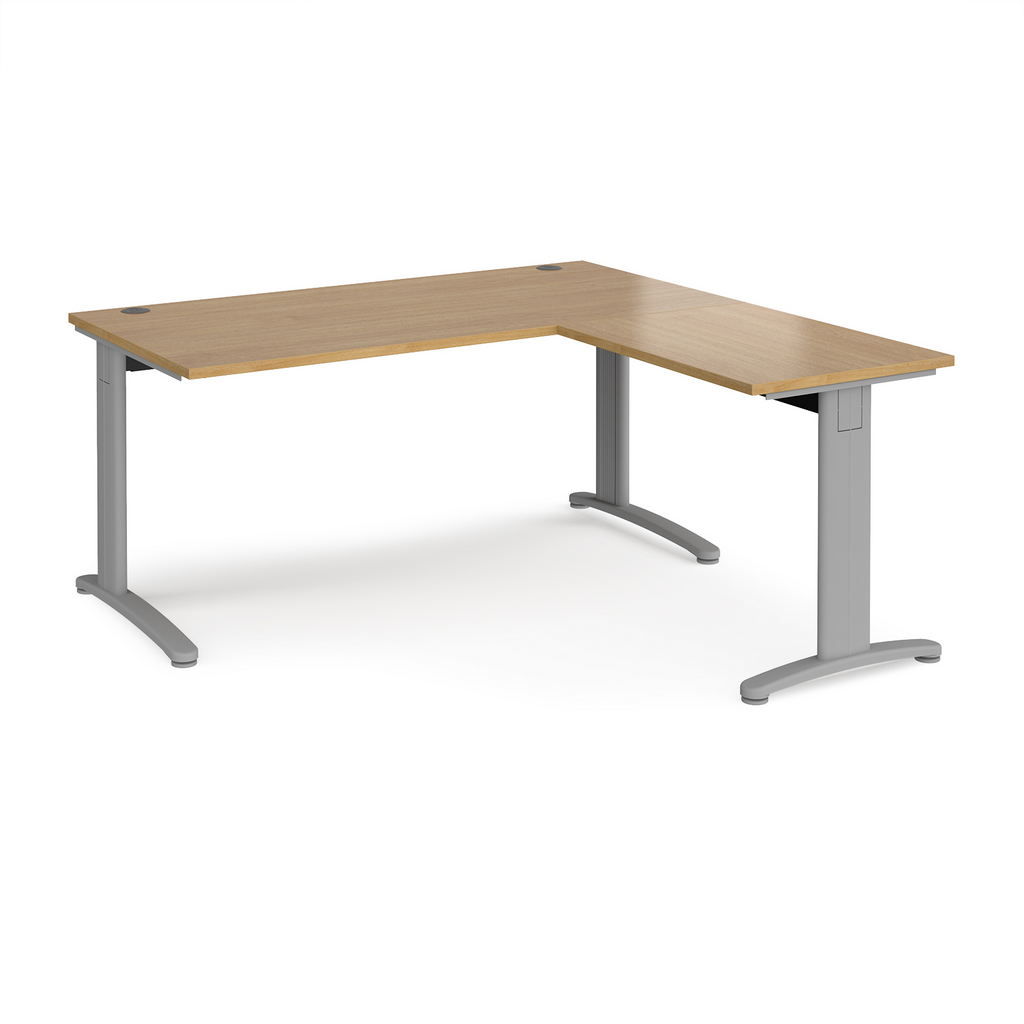 Picture of TR10 desk 1600mm x 800mm with 800mm return desk - silver frame, oak top