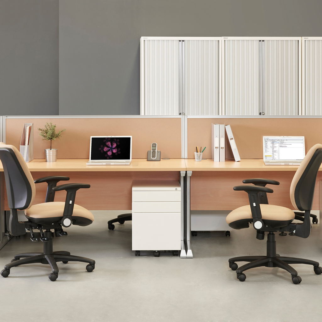 Picture of Vivo straight desk 1400mm x 800mm - silver frame, white top